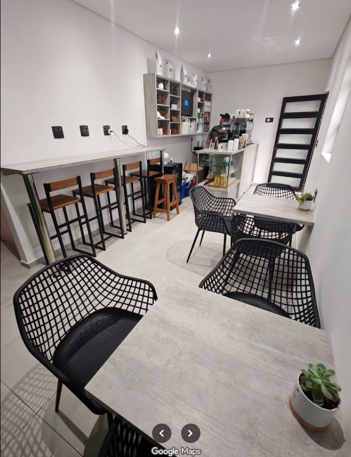 Interior seating with wire chairs